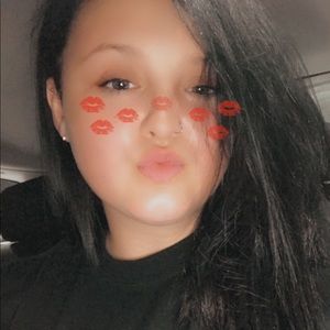 Meet your Posher, Caitlin